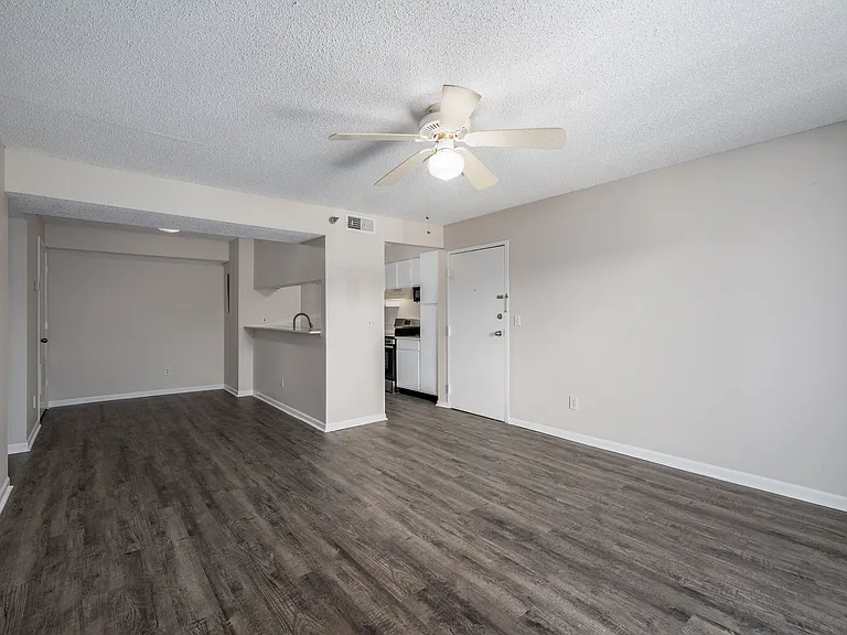 Falcon Point Apartments — Photo 17