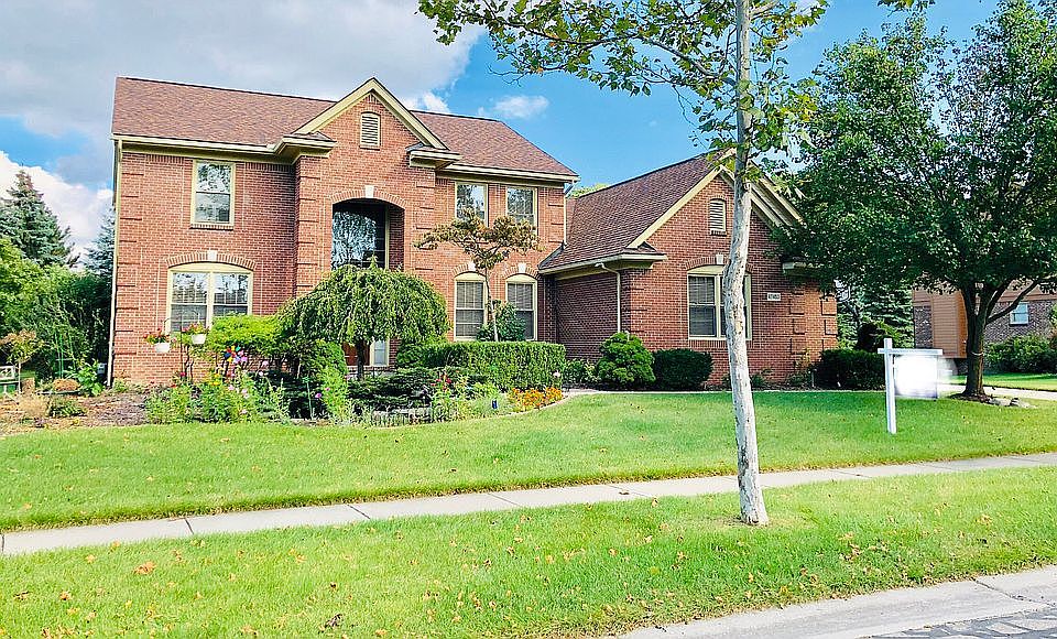 1st image of 47453 Greenwich Dr