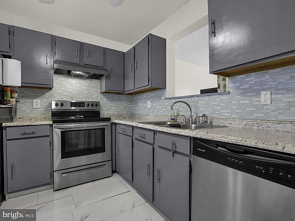 3rd image of 5859 Hil Mar Dr