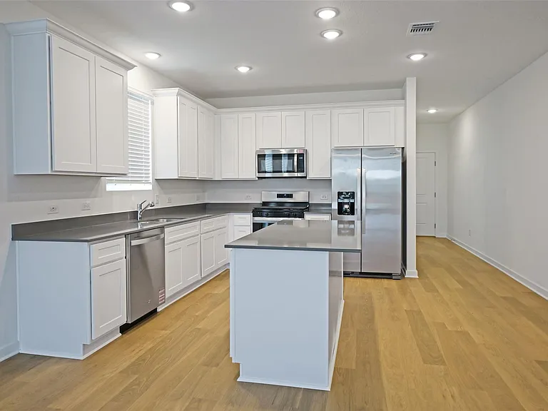 261 Elk Ave — Photo 7