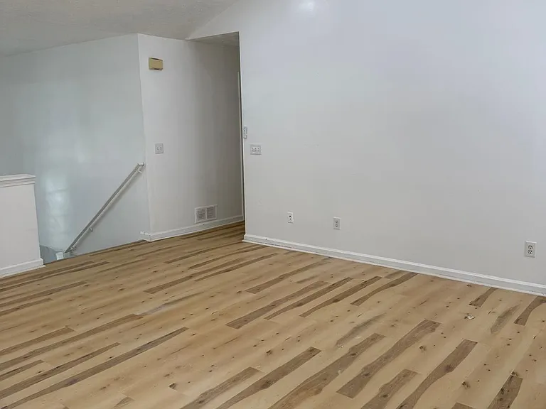 750 Windemere Oak Way NW — Photo 3