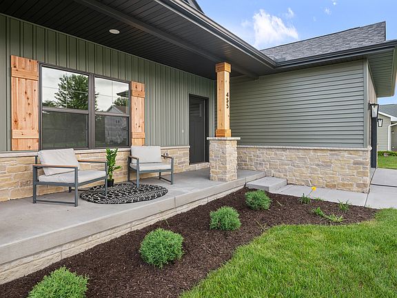 4th image of 455 Rhonda Rd