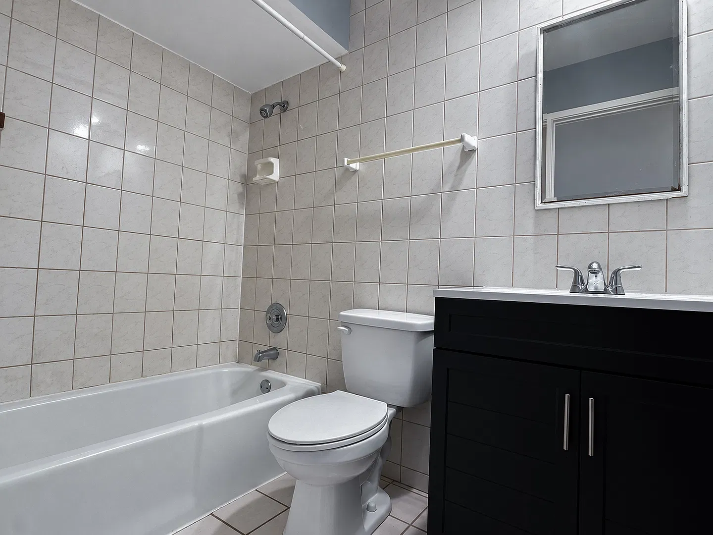 2 bed, 1.5 bath, 890 sqft, $1,800 — Photo 3