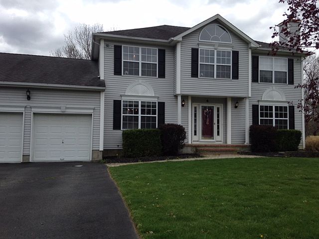 1st image of 4 Windsor Dr