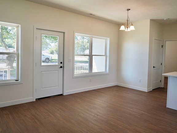 4th image of 304 Elm St