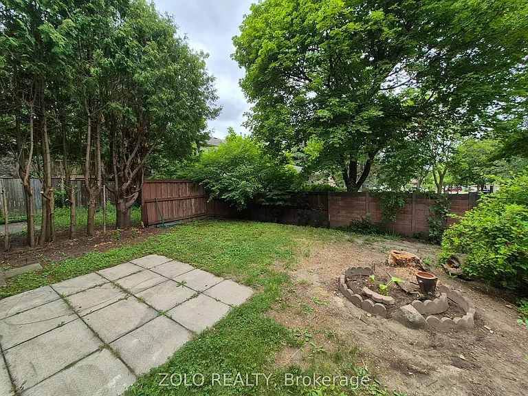 77 Colleen St — Photo 34