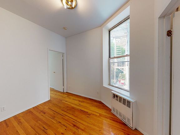 2nd image of 28 King St #28