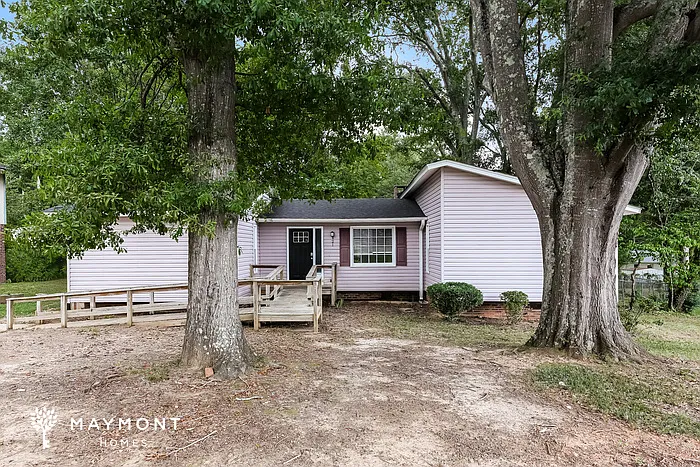 421 Sellwood Cir — Photo 1