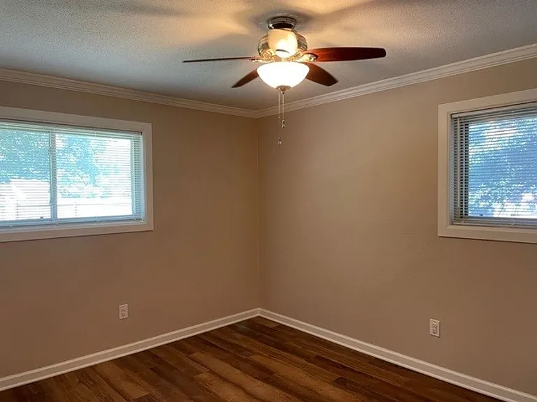 5719 Fairview Dr — Photo 13