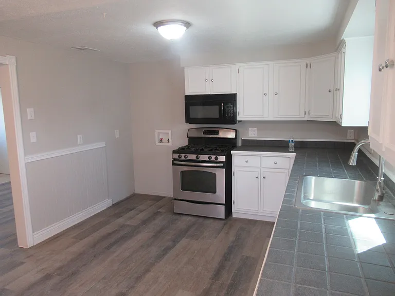 9295 Dorothy Dr — Photo 8