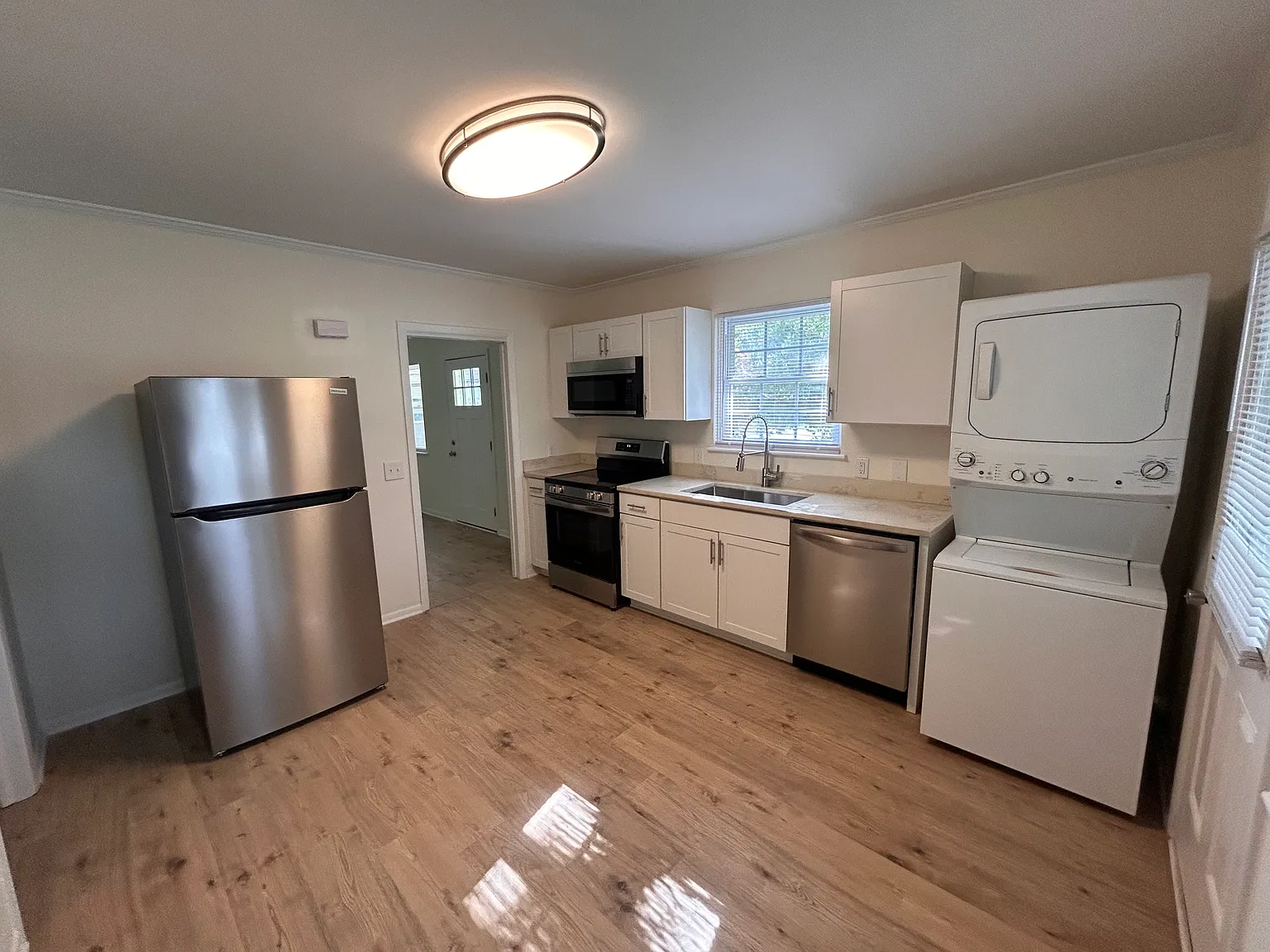 2 bed, 682 sqft, $1,575 — Photo 3