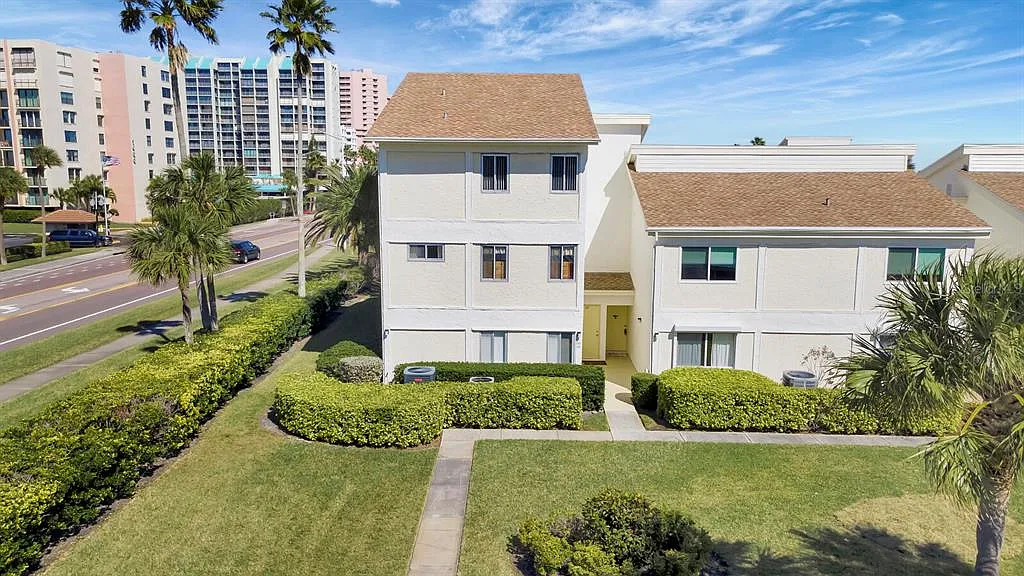1 bed, 1.5 bath, 760 sqft, $2,300 — Photo 1