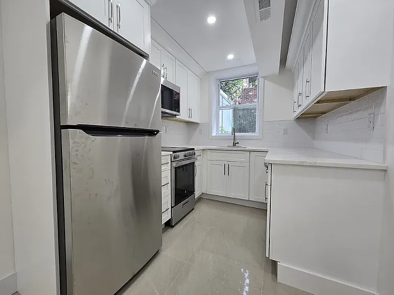 983 Willmohr St #1 — Photo 1