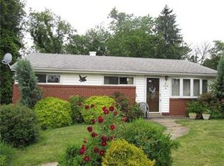 272 Southward Dr, Coraopolis, PA 15108