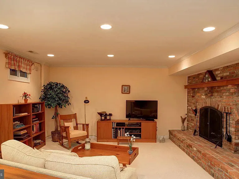 3124 Barnard Ct — Photo 15