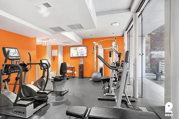 Rented by REZI | media 10