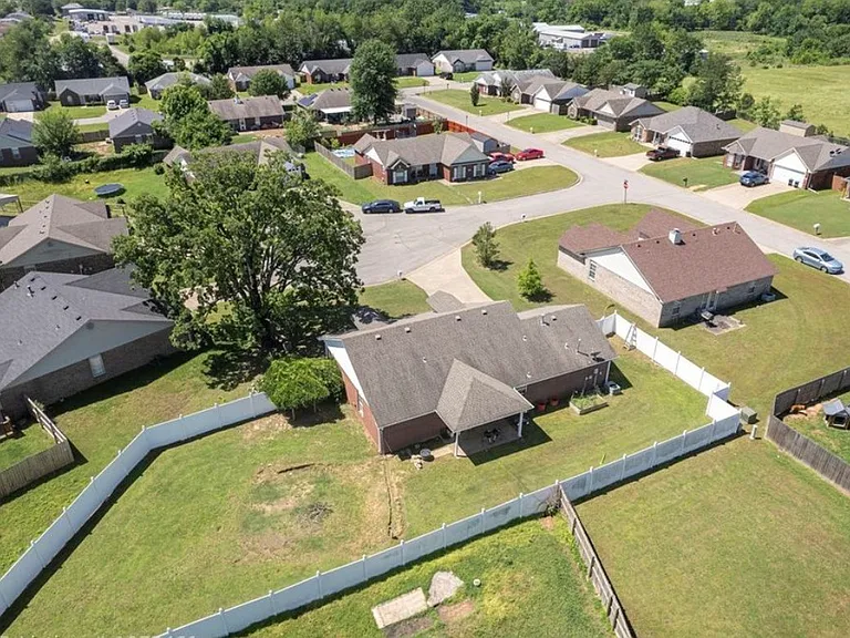 3711 Wellington Ct — Photo 10