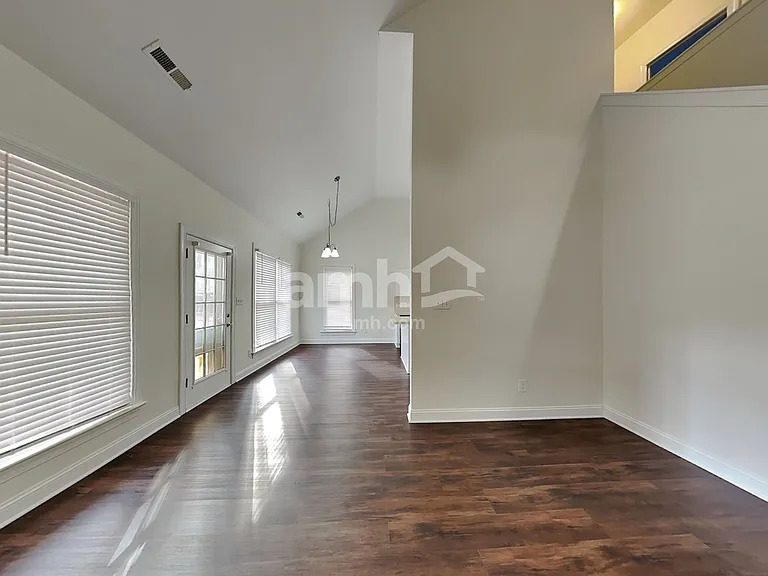 8005 Red Oaks Trl — Photo 6