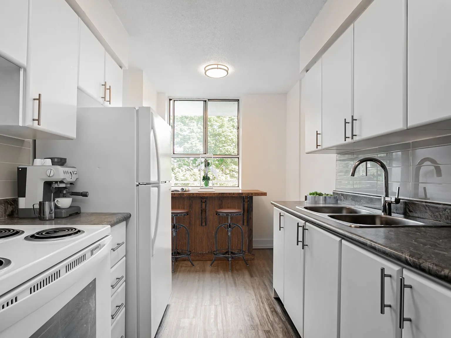 40 Tuxedo Court — Photo 4