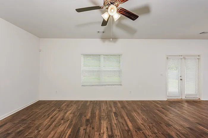 4 bed, 2.5 bath, 2281 sqft, $2,495 — Photo 4