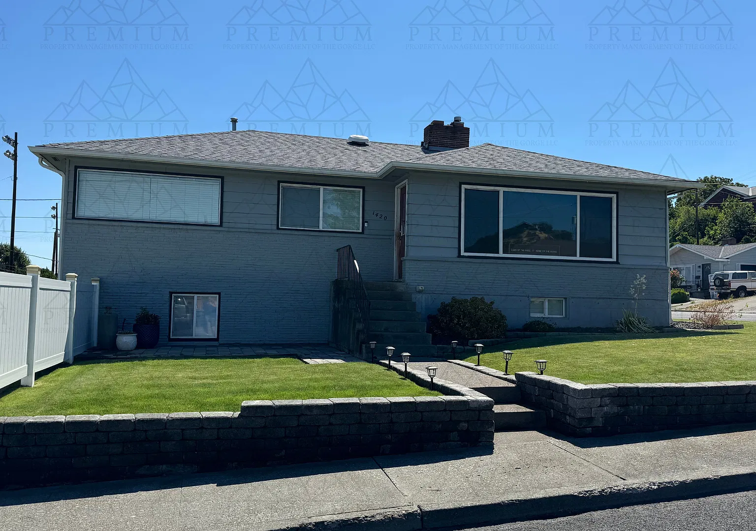 Large 4 Bedroom 2 Bath — Photo 1