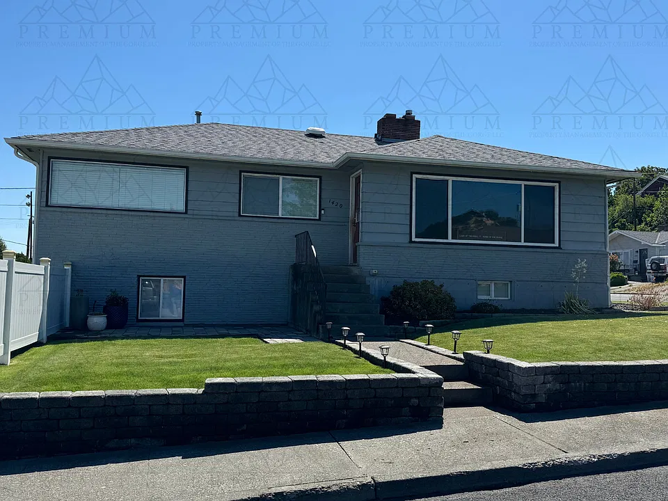 1420 Oregon St