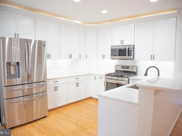 3347 Wilton Crest Ct — Photo 4