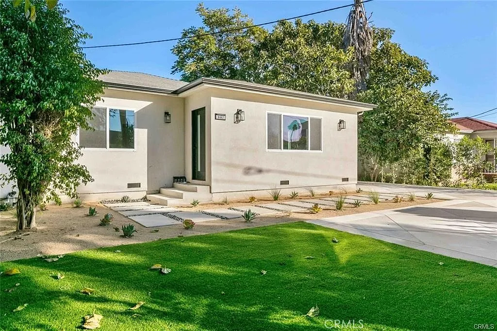 3 bed, 1385 sqft, $4,200 — Photo 1