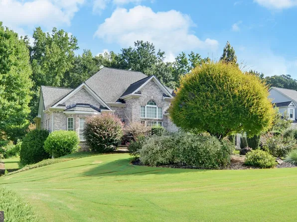 220 Azalea Dr, Hartwell, GA 30643
