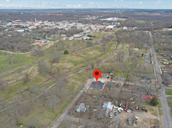521 Gates St #A, Bonham, TX 75418
