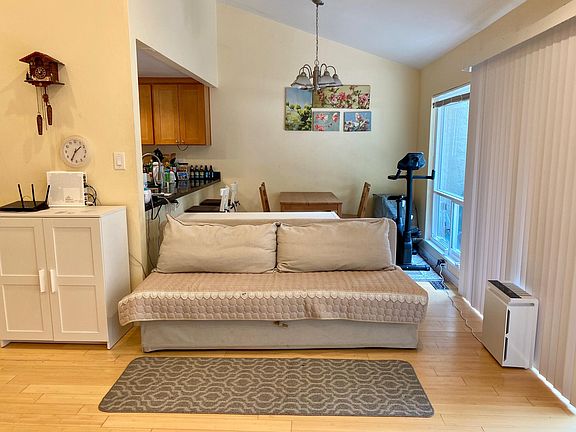 5th image of 1409 Pinehurst Sq