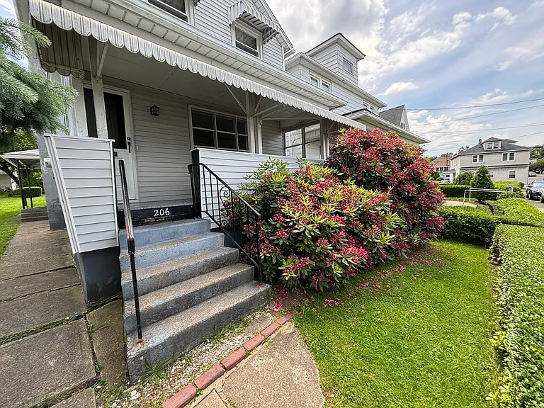 206 Barnard St — Photo 2