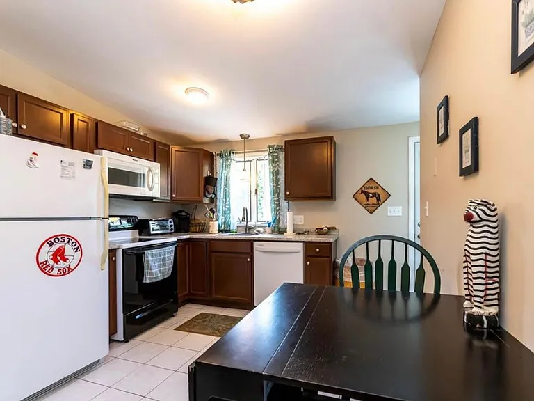 9 Gardner Cir #A — Photo 3