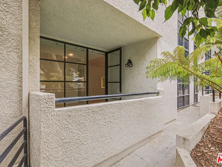 11636 Montana Ave #103 — Photo 19