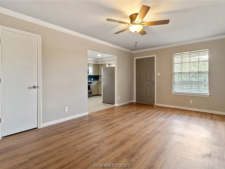 2100 Southwood Dr #24 — Photo 9