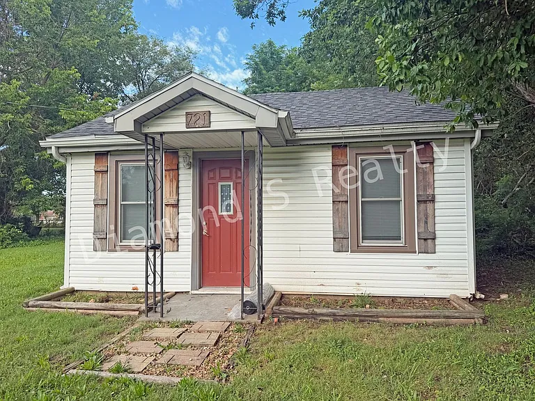 721 N Fulbright Ave — Photo 2