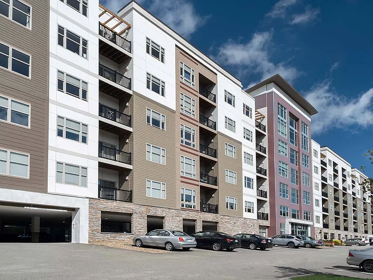Cosmopolitan Apartments — Photo 2
