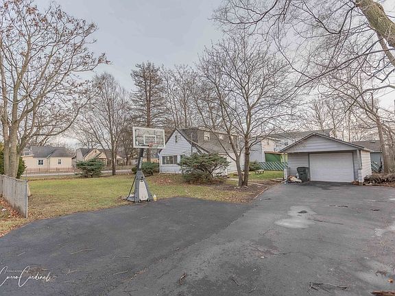 2nd image of 426 Kenwood Dr