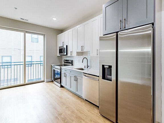 2nd image of 723 N 35th St Unit 304
