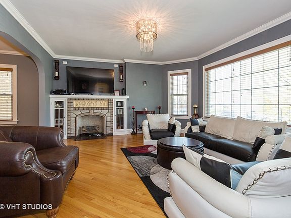 3rd image of 3017 N Narragansett Ave