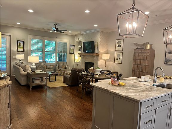 5th image of 3048 Lakewood Ln