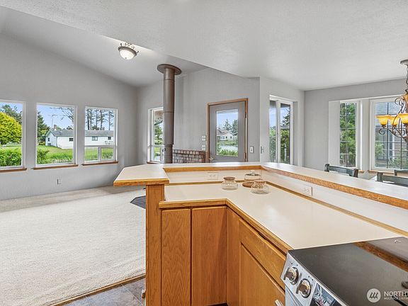 5th image of 575 Kahkwo Court SE