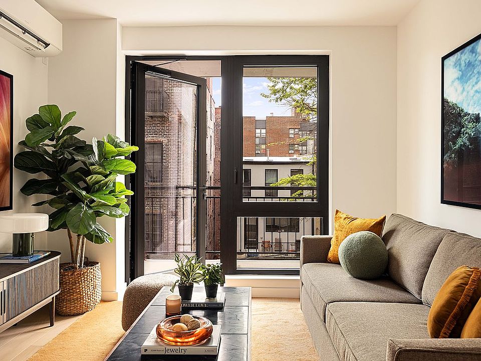 1st image of 194 Bainbridge St #207
