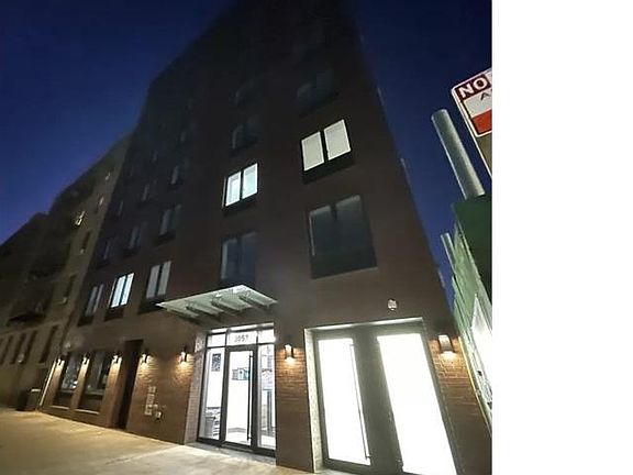 4th image of 3053 Villa Ave