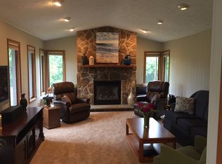 3 Capri Dr, Rochester, NY 14624