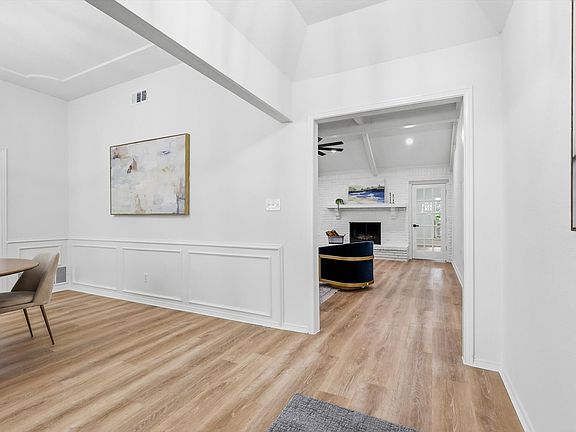 5th image of 413 Blue Jay Ct