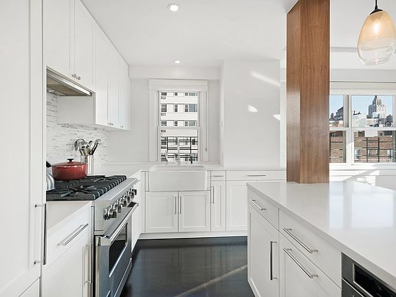 4th image of 101 W 12th St APT 8R