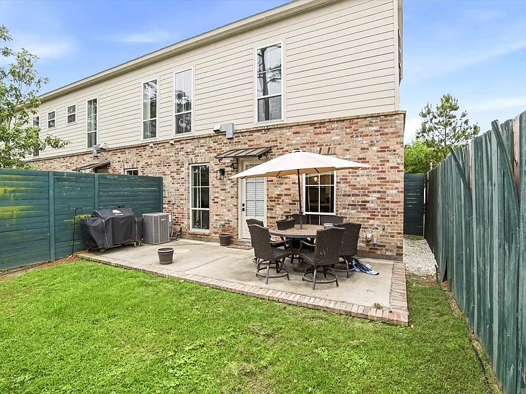 421 Saint Thomas Ln — Photo 18