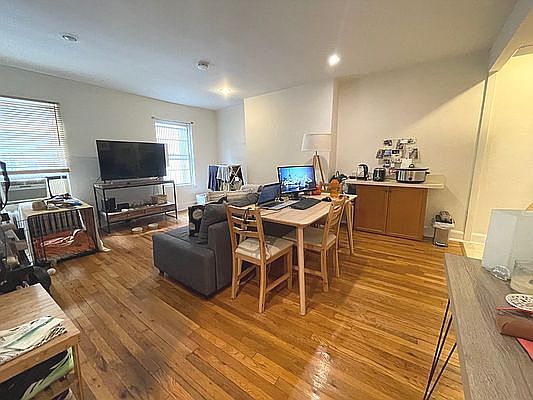 1st image of 341 1st Ave APT 4R