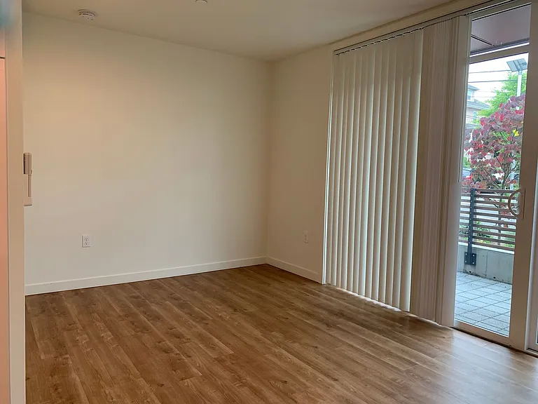2303 Franklin Ave E — Photo 17